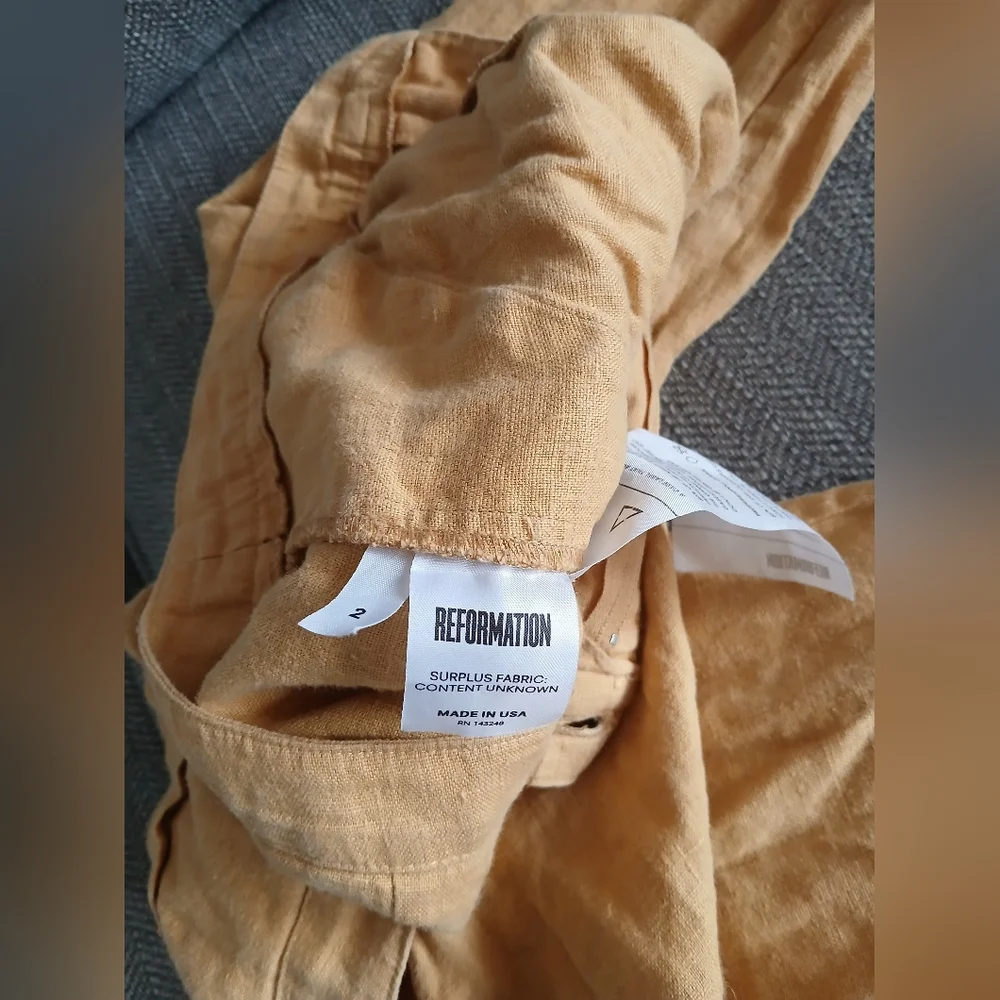 Reformation Linen Pants in Mustard Yellow. Size 2